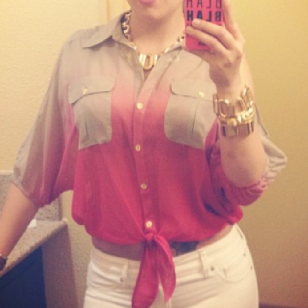 Beautiful XOXO front knot blouse